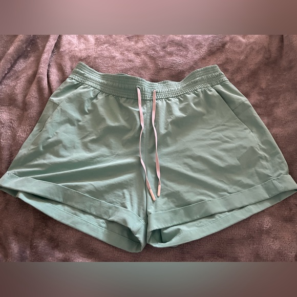 Lululemon NWOT teal board shorts women’s Size 10 - Picture 1 of 3